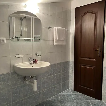 Guest house Hotel Marislav Cesnovice